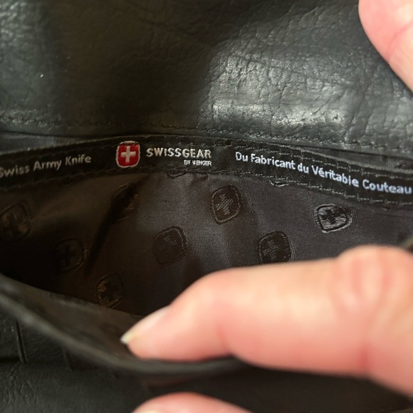 Swissgear Black Leather Wallet - Picture 7 of 8